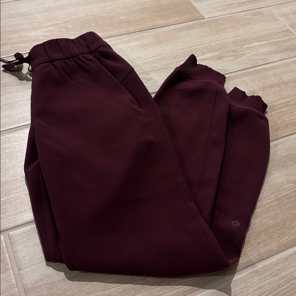 Lululemon On the Fly Jogger *Woven Cassis W5BZDS - Picture 4 of 7